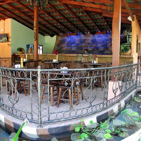 Blue River Resort & Hot Springs Либерия Ресторан фото