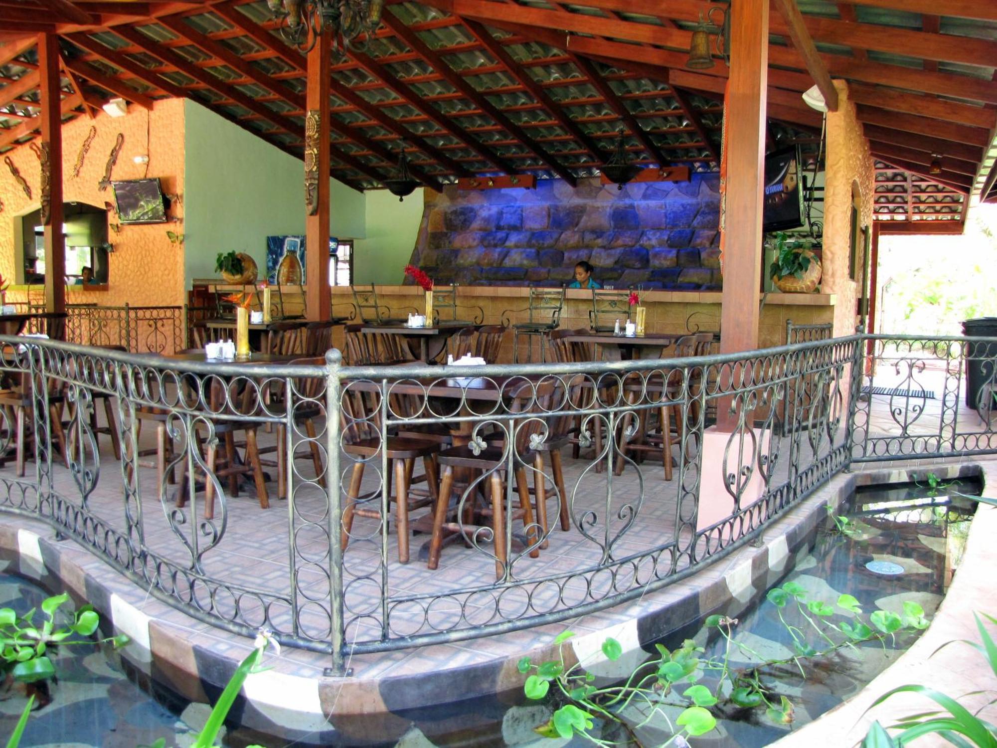 Blue River Resort & Hot Springs Либерия Ресторан фото